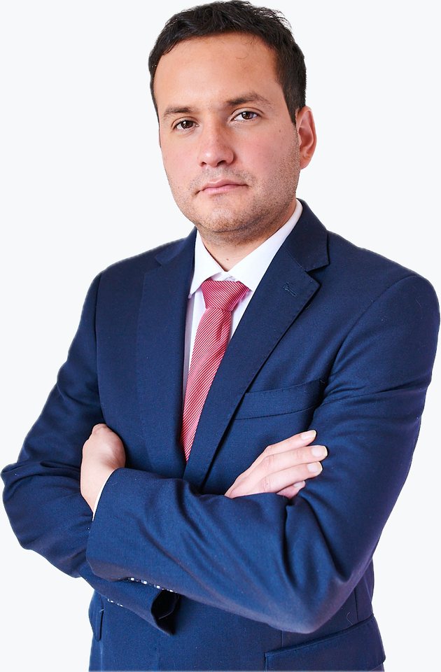 Retrato profesional de Javier Mancilla Rojas con traje azul.